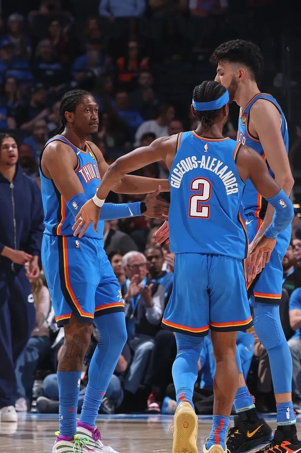  塔图姆复出首秀出彩，俄克拉荷马城雷霆主场惊险曼城，豪取4连胜