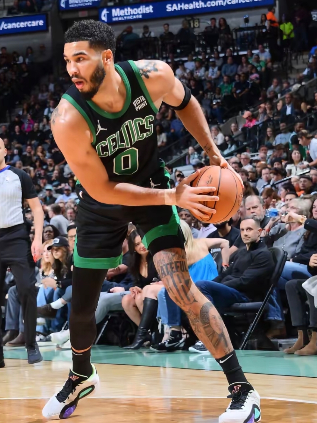  塔图姆复出首秀出彩，俄克拉荷马城雷霆主场惊险曼城，豪取4连胜